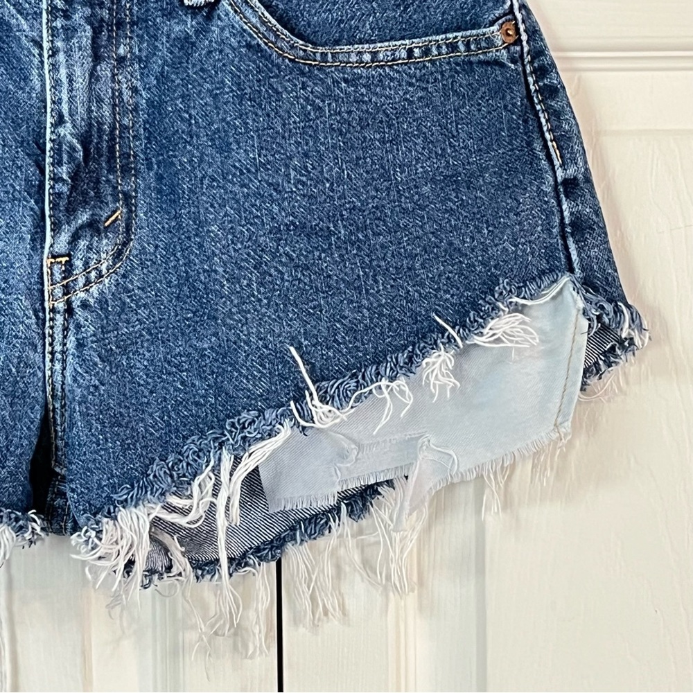 LEVI’S 505 Distressed Medium Stone Washed Chewed Hem Cut Off Upcycled Jean Short - Picture 4 of 13